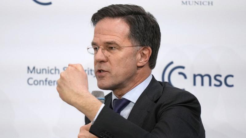 Rutte: Az Egyesült Államok jogosan sürgeti a NATO tagállamait, hogy emeljék meg védelmi költségvetésüket.