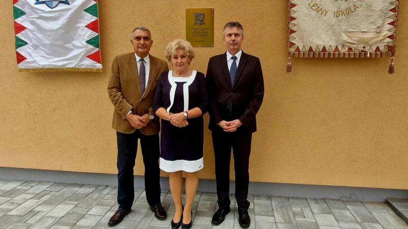 Már a falon díszeleg az új emléktábla: a pásztói iskola méltó módon ünnepelte meg 130 éves fennállását.