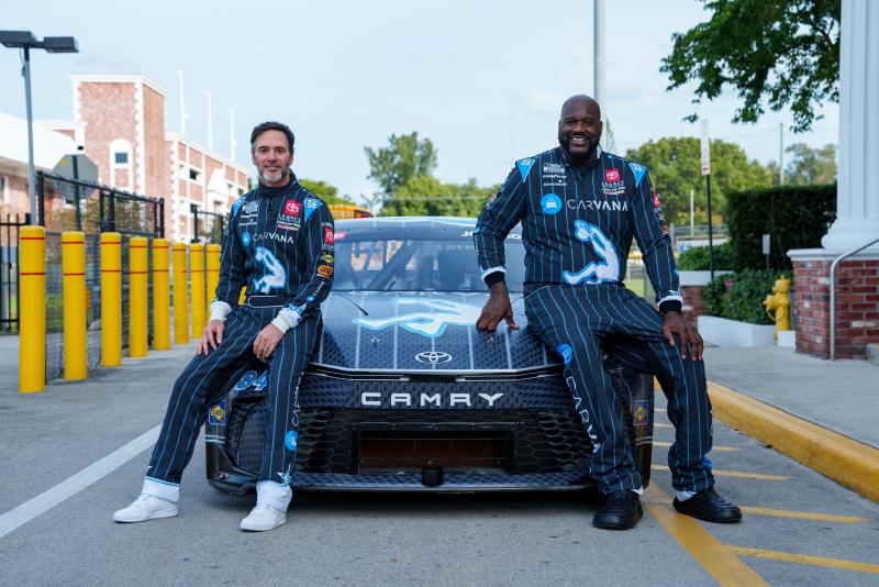 NASCAR: Shaquille O'Neal kreatív keze alatt született meg Jimmie Johnson Daytona 500-as autójának különleges dizájnja.