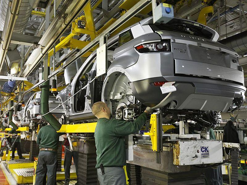 Ötszáz ember munkahelye került veszélybe a JLR-nél Trump vámintézkedései miatt.