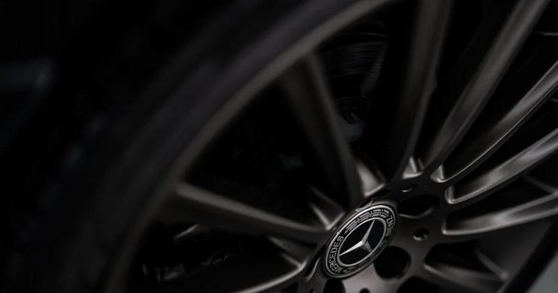 Gyülekeznek a sötét felhők a Mercedes fölött?