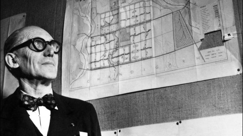 Le Corbusier az építészet elemeit az emberi test arányaihoz hangolta, így teremtve meg a harmóniát a tér és az ember között.