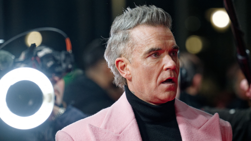 Robbie Williams egészségi állapota miatt nehézségekkel küzd, ami hatással van a fellépéseire is.