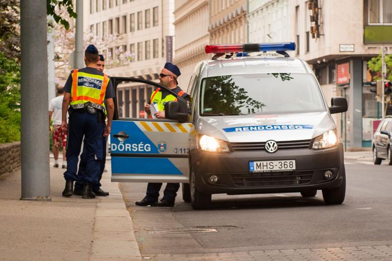A rendőrök kezdetben azt gondolták, hogy ez csupán egy rutinellenőrzés lesz egy szabályszegés miatt. Azonban a helyzet hirtelen váratlan fordulatot vett: az autóban olyan dolgok vártak rájuk, amire egyáltalán nem számítottak.