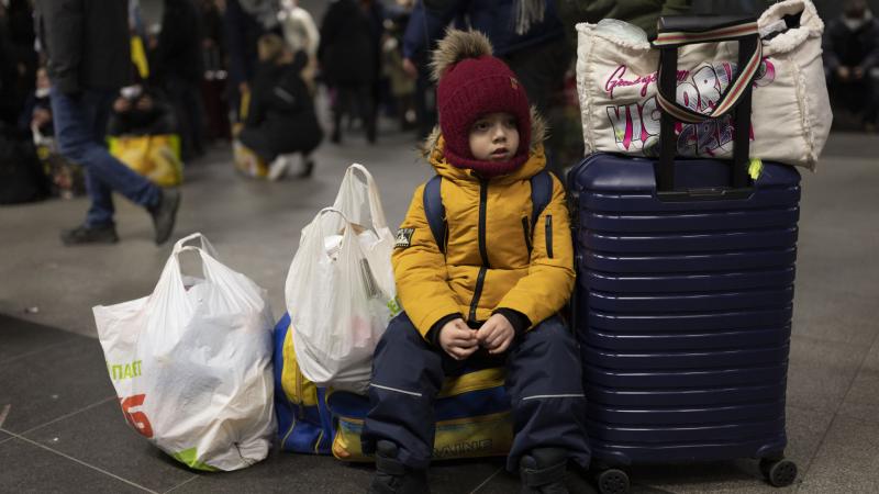Ukrajna egyik kulcsfontosságú támogatója kifejtette: elérkezett az idő, hogy megálljt parancsoljunk az ukrán menekültek áramlásának, mivel a helyzet egyre súlyosabbá válik.
