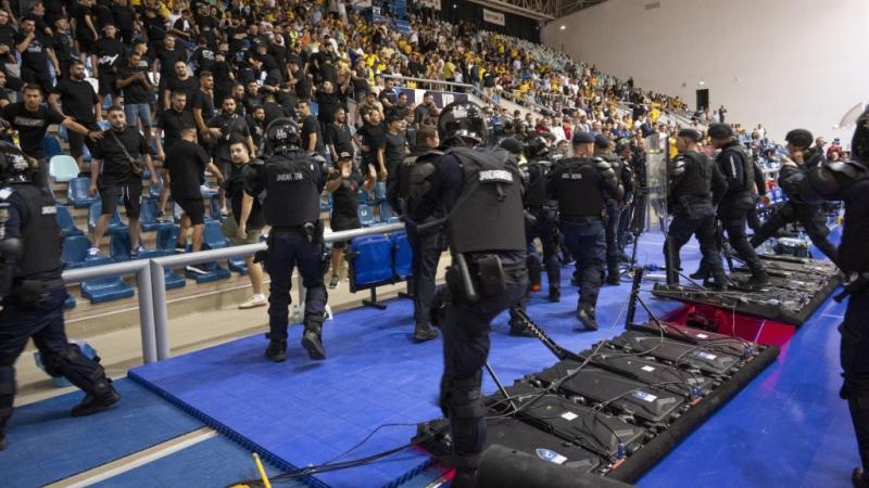 Az UEFA határozott lépéseket tett: Magyarország is részesült büntetésben a botrányos romániai események miatt.