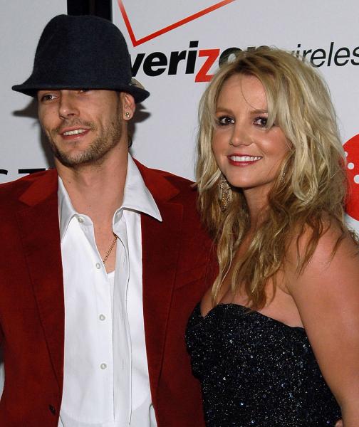 Britney Spears esküvője előtti estéjén egy váratlan hívás sokkolta a közönséget – Kevin Federline, volt férje, minden titkot napvilágra hozott. A botrányos események és feszültségek árnyékában a Coloré exkluzív részletekkel szolgál a sztár életének ezen f