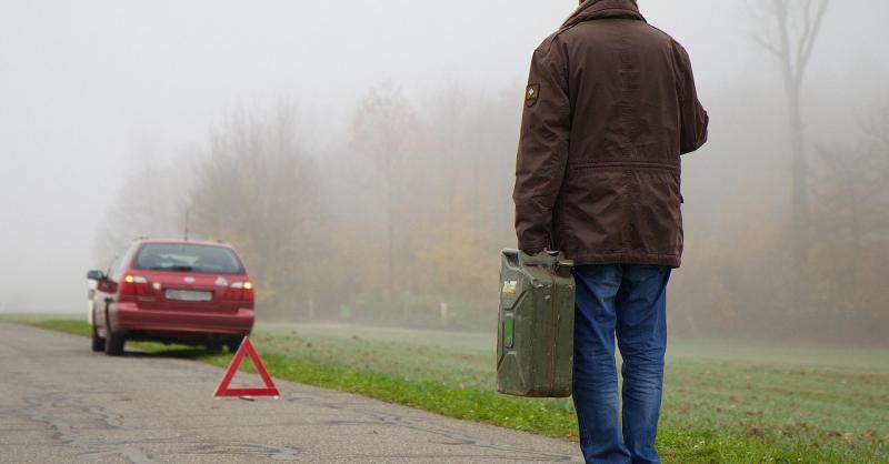 A benzin ára folyamatosan csökken, éppen itt az ideje, hogy feltöltsd a tartályodat!