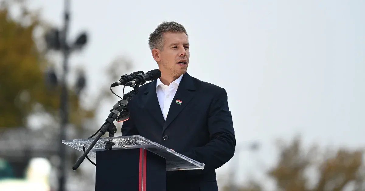 Magyar Péter arra ösztönözte az ellenzéki pártokat, hogy fogjanak össze és bátran szálljanak szembe a Fidesz által terjesztett hamis információkkal. Két párt már reagált is a felhívására.