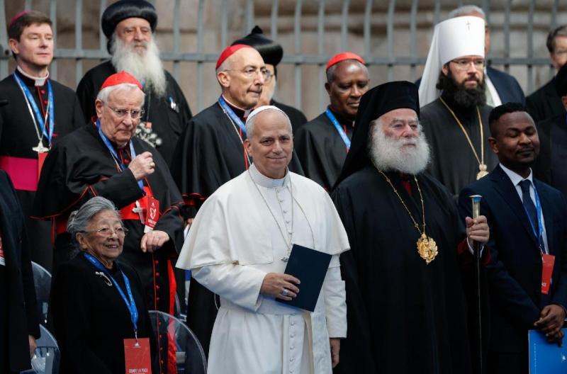 XIV. Leó pápa: A béke az egyedüli szent érték. Elég a háborúk borzalmaiból és a halottak, valamint a menekültek fájdalmából! - Vatican News